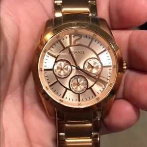 Fossil watch gold/ just needs a battery
